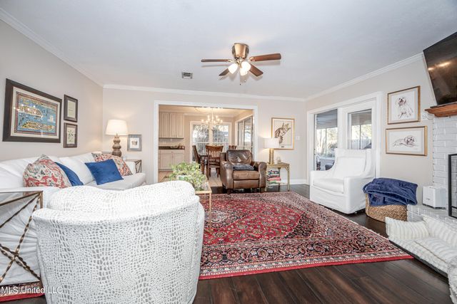 910 Warren Street, Pascagoula, MS 39567