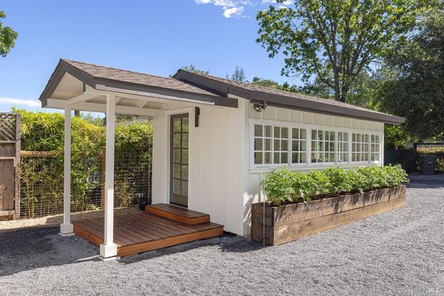 14734 Youngs Rd, Healdsburg, CA 95448