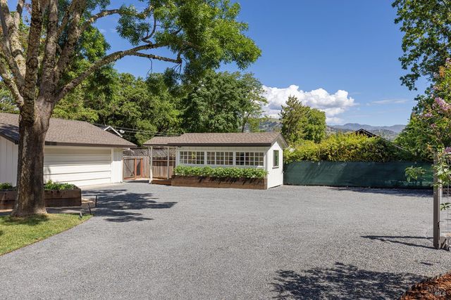 14734 Youngs Rd, Healdsburg, CA 95448