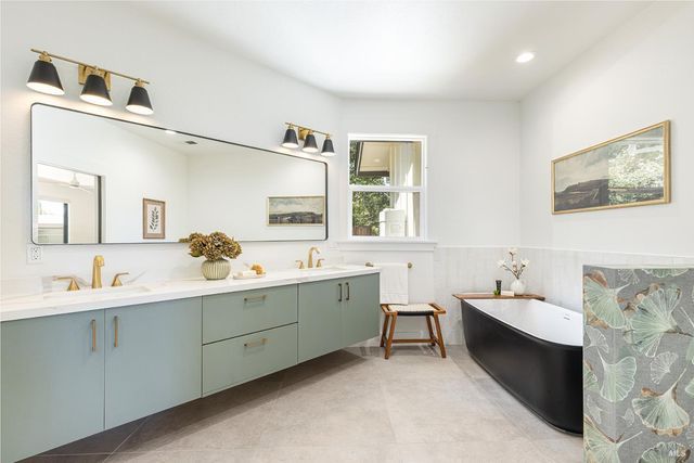 14734 Youngs Rd, Healdsburg, CA 95448