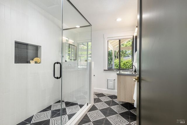 14734 Youngs Rd, Healdsburg, CA 95448