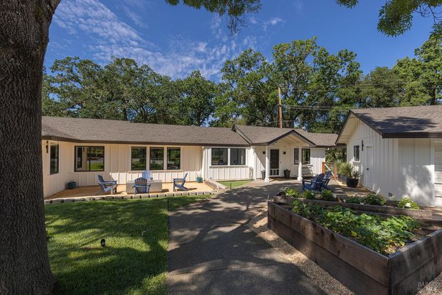 14734 Youngs Rd, Healdsburg, CA 95448