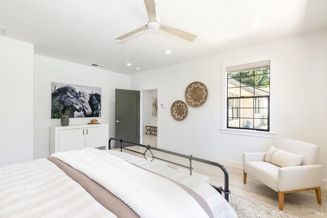 14734 Youngs Rd, Healdsburg, CA 95448