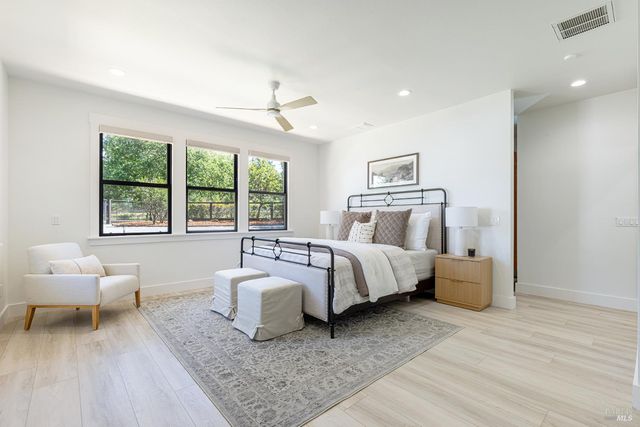 14734 Youngs Rd, Healdsburg, CA 95448