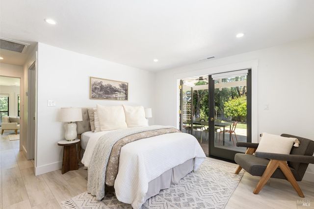 14734 Youngs Rd, Healdsburg, CA 95448