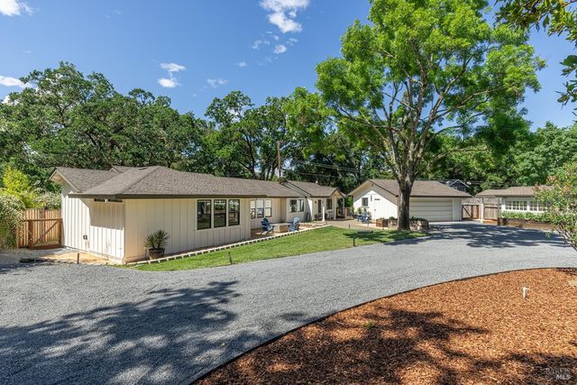 14734 Youngs Rd, Healdsburg, CA 95448