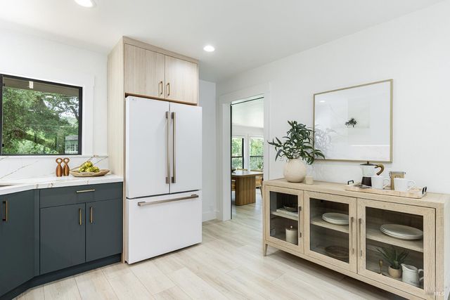 14734 Youngs Rd, Healdsburg, CA 95448