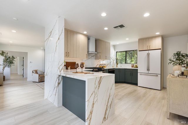 14734 Youngs Rd, Healdsburg, CA 95448