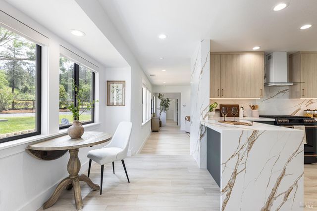 14734 Youngs Rd, Healdsburg, CA 95448