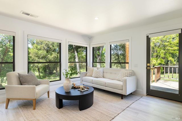 14734 Youngs Rd, Healdsburg, CA 95448