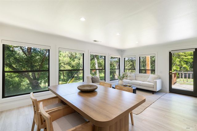 14734 Youngs Rd, Healdsburg, CA 95448