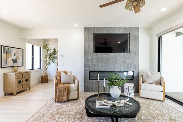 14734 Youngs Rd, Healdsburg, CA 95448