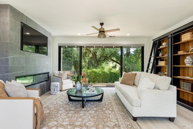 14734 Youngs Rd, Healdsburg, CA 95448