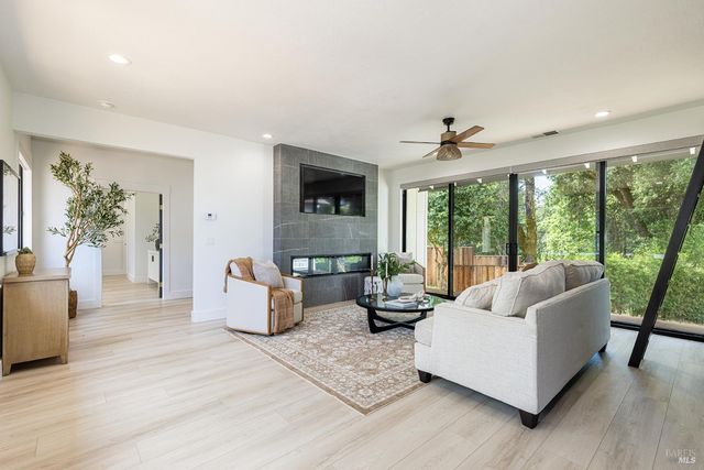 14734 Youngs Rd, Healdsburg, CA 95448