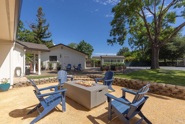 14734 Youngs Rd, Healdsburg, CA 95448