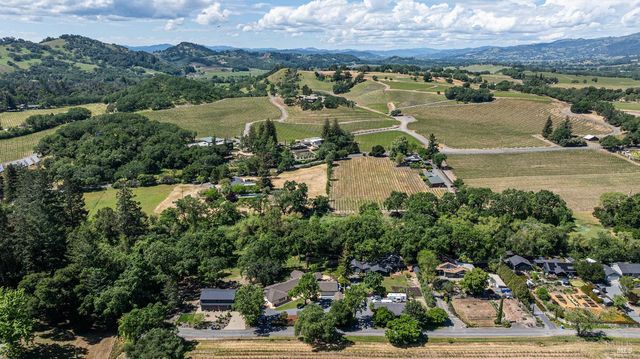 14734 Youngs Rd, Healdsburg, CA 95448