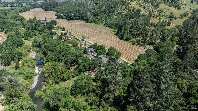14734 Youngs Rd, Healdsburg, CA 95448