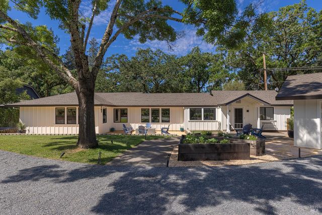 14734 Youngs Rd, Healdsburg, CA 95448