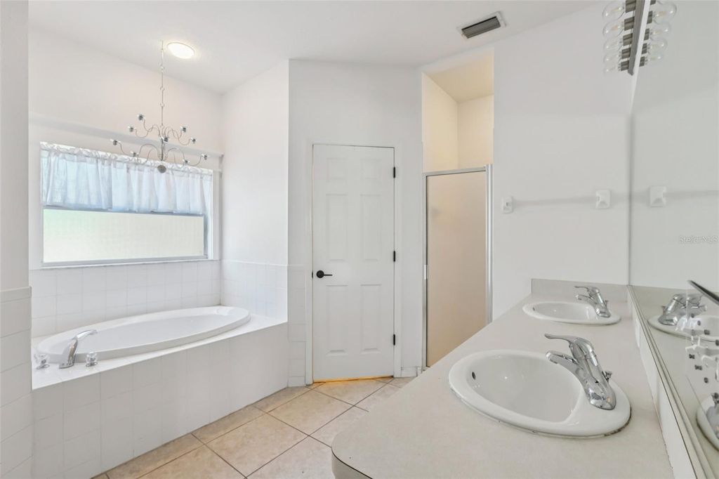 Image 17 of property listing at 12707 LINDA DRIVE, Tampa, FL 33612