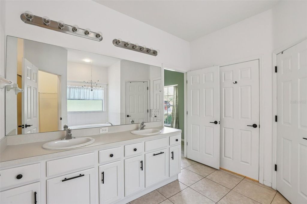 Image 18 of property listing at 12707 LINDA DRIVE, Tampa, FL 33612