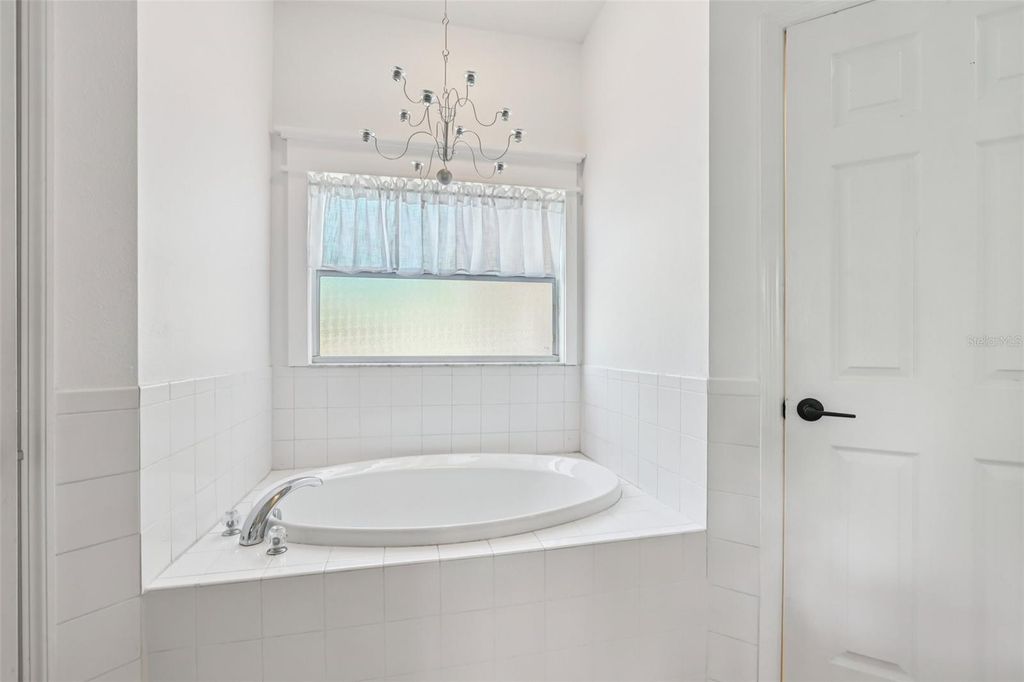 Image 19 of property listing at 12707 LINDA DRIVE, Tampa, FL 33612