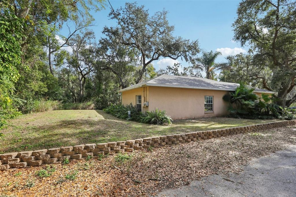 Image 24 of property listing at 12707 LINDA DRIVE, Tampa, FL 33612