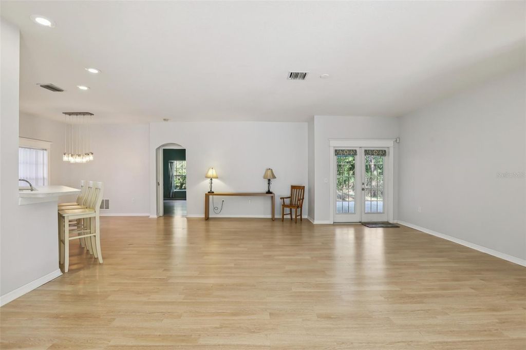 Image 6 of property listing at 12707 LINDA DRIVE, Tampa, FL 33612