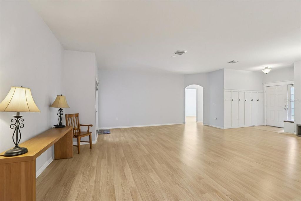 Image 7 of property listing at 12707 LINDA DRIVE, Tampa, FL 33612