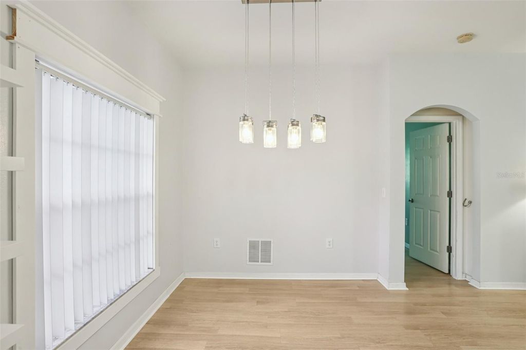 Image 9 of property listing at 12707 LINDA DRIVE, Tampa, FL 33612