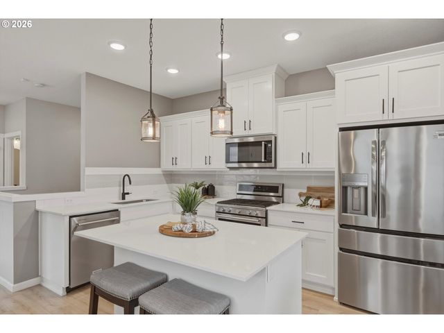 8104 Se BLANTON St, Hillsboro, OR 97123