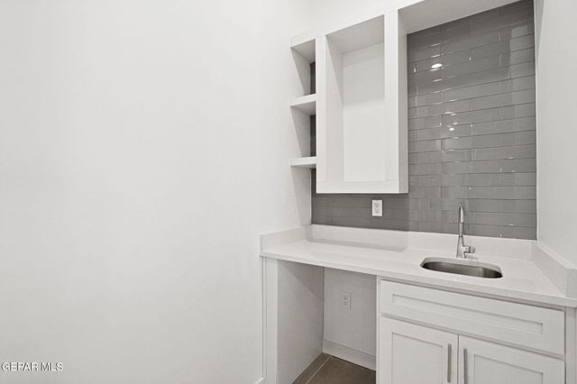 848 West Gate Drive, El Paso, TX 79932
