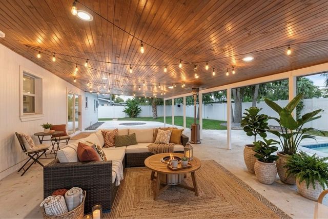 4610 S SHAMROCK ROAD, Tampa, FL 33611