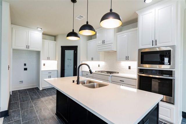 6803 Basswood Avenue, Bentonville, AR 72713