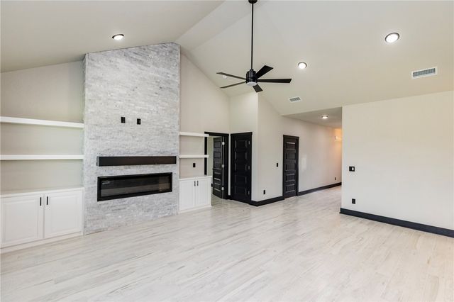 6803 Basswood Avenue, Bentonville, AR 72713