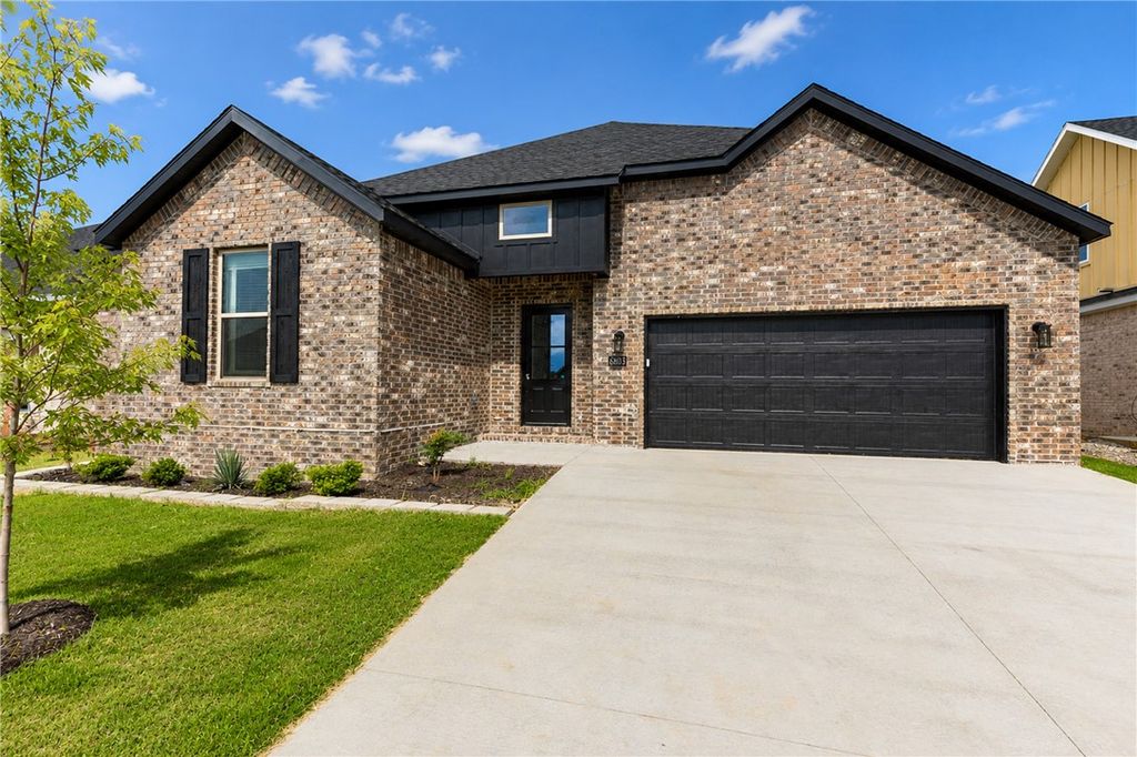 6803 Basswood Avenue, Bentonville, AR 72713