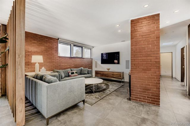 2910 S Marion Street, Englewood, CO 80113