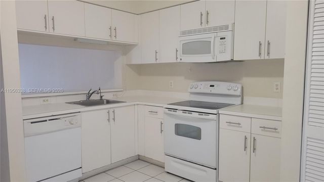 16679 Hemingway Dr, Weston, FL 33326