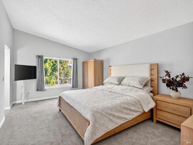 4406 Hedge Ct, Rohnert Park, CA 94928