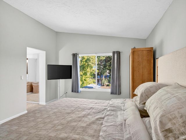 4406 Hedge Ct, Rohnert Park, CA 94928