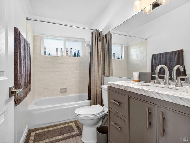 4406 Hedge Ct, Rohnert Park, CA 94928