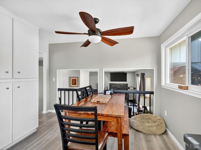 4406 Hedge Ct, Rohnert Park, CA 94928