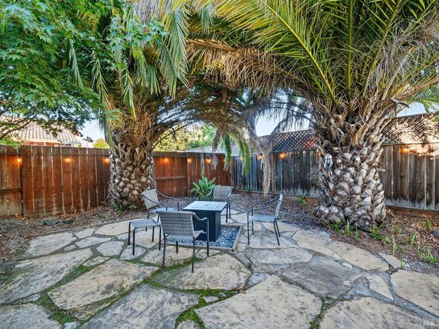 4406 Hedge Ct, Rohnert Park, CA 94928