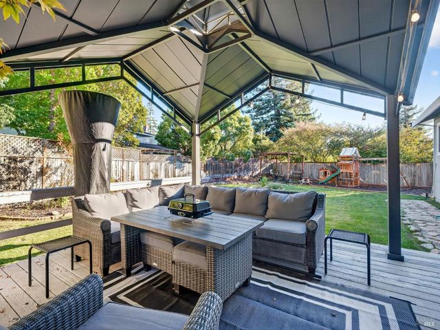 4406 Hedge Ct, Rohnert Park, CA 94928