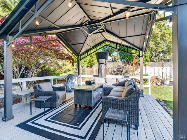 4406 Hedge Ct, Rohnert Park, CA 94928