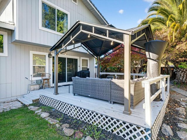 4406 Hedge Ct, Rohnert Park, CA 94928