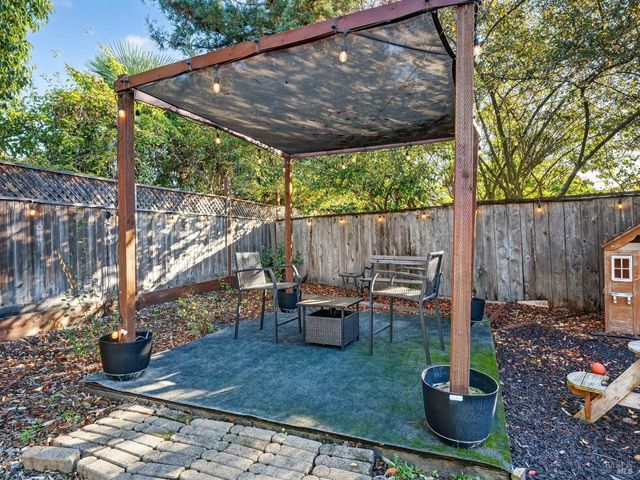 4406 Hedge Ct, Rohnert Park, CA 94928