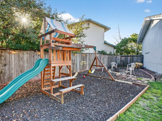 4406 Hedge Ct, Rohnert Park, CA 94928