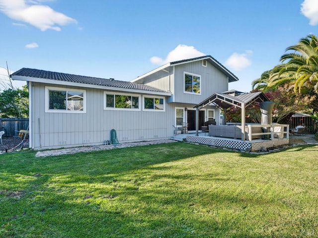 4406 Hedge Ct, Rohnert Park, CA 94928