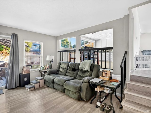 4406 Hedge Ct, Rohnert Park, CA 94928