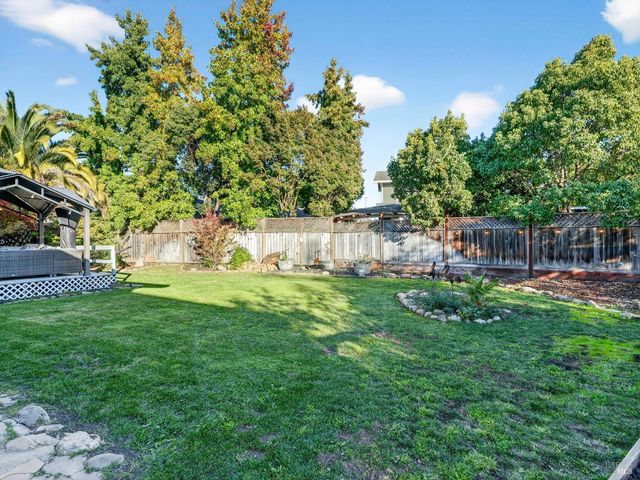4406 Hedge Ct, Rohnert Park, CA 94928
